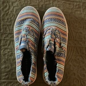 Rocket Dog Blue and Pink Canvas Slip-On Sneakers women's size 8